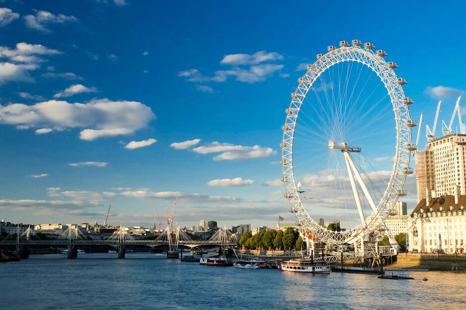 Blick über die Themse auf das London Eye | © Envato Elements