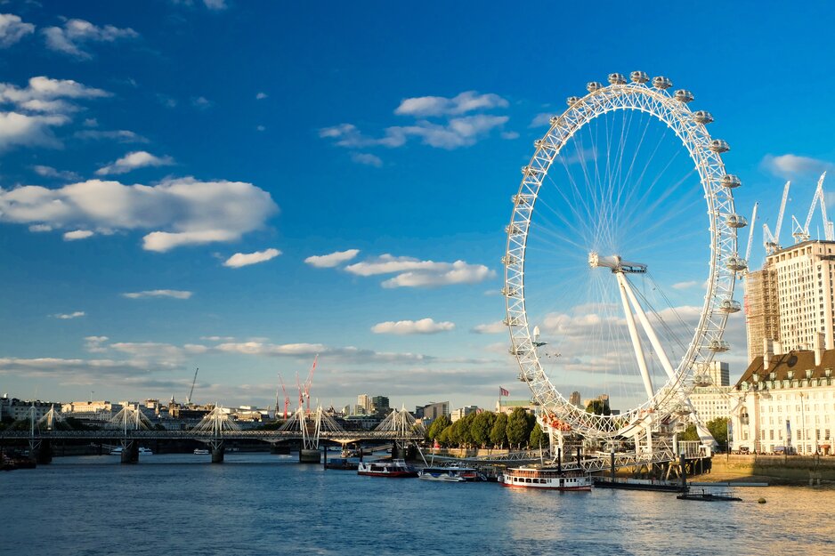 Blick über die Themse auf das London Eye | © Envato Elements