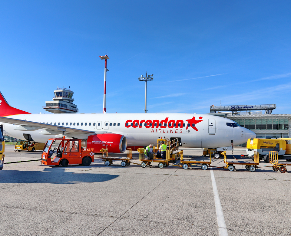 B737 der Corendon beim Gepäckeinladen | © Linz Airport