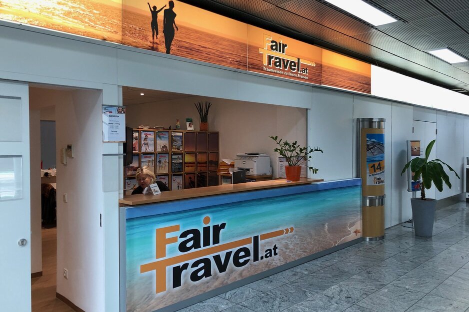 Reisebürocounter von Fair Travel in der Ladenstraße | © Linz Airport