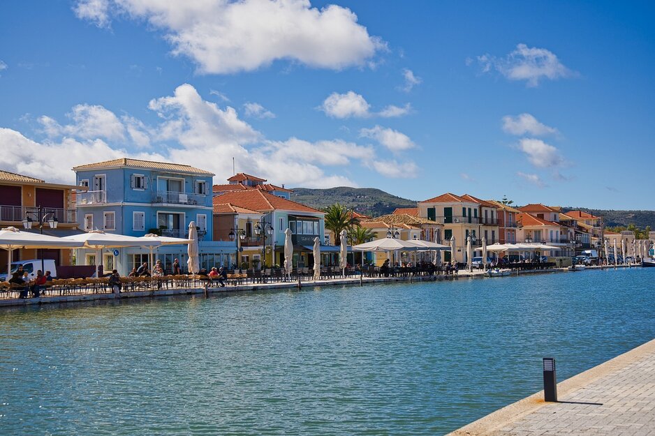 Häuserzeile am Hafen von Lefkada Stadt | © Rhomberg Reisen