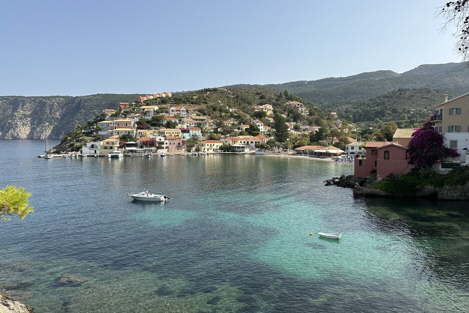 Hafen mit Häusern in Argostoli | © Linz Airport