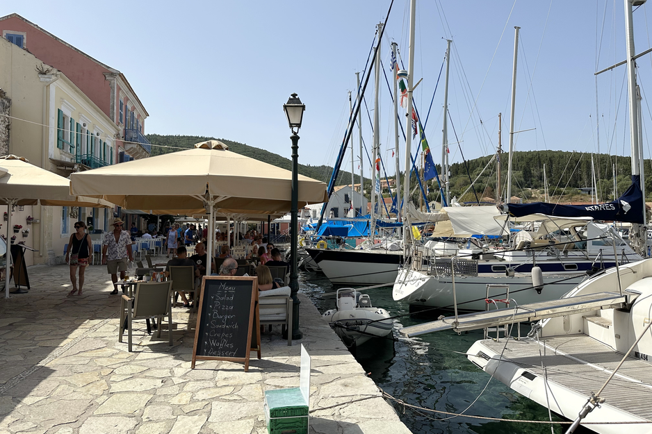 Kleine Restaurants an der Hafenpromenade | © Linz Airport