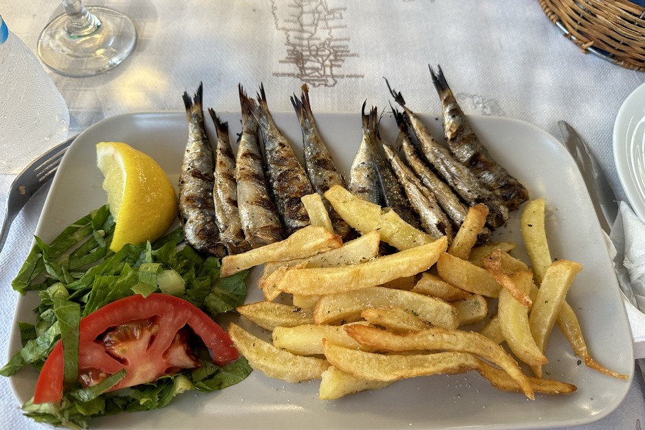 Sardinen und Pommes | © Linz Airport