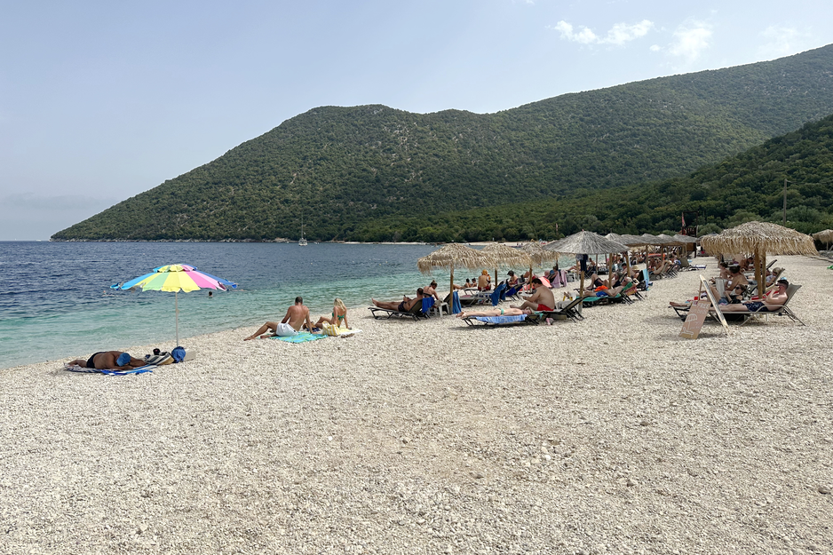 Strand mit Strohsonnenschirmen | © Linz Airport