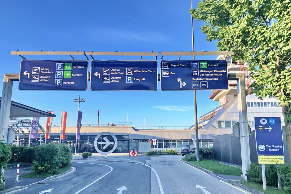 Überkopfbeschilderung Parkplätze | © Linz Airport