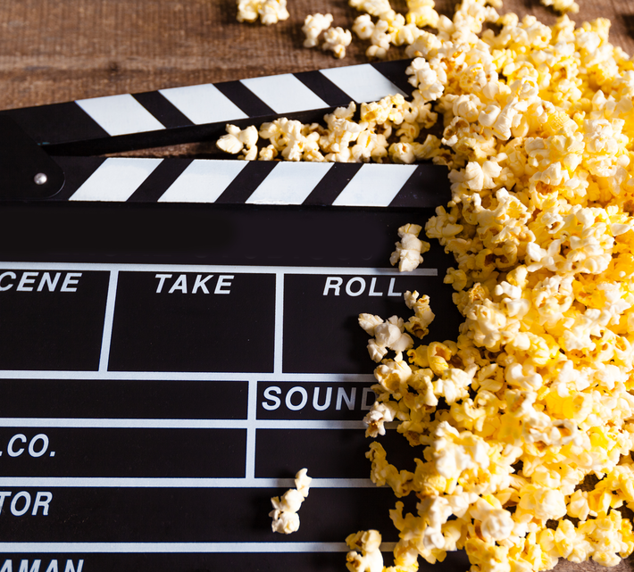 Filmklappe und Popcorn | © Envato