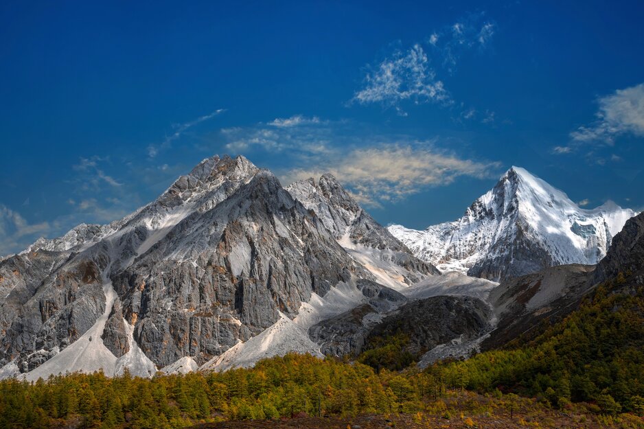 Gebirgsmassiv im Daocheng County | © Adobe