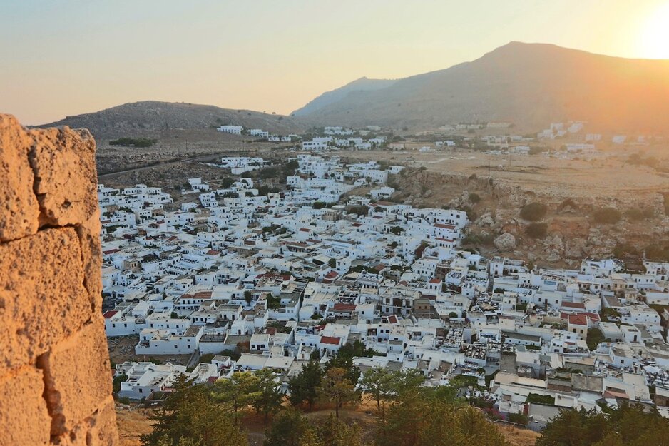 Lindos von oben im Sonnenuntergang  | © Linz Airport