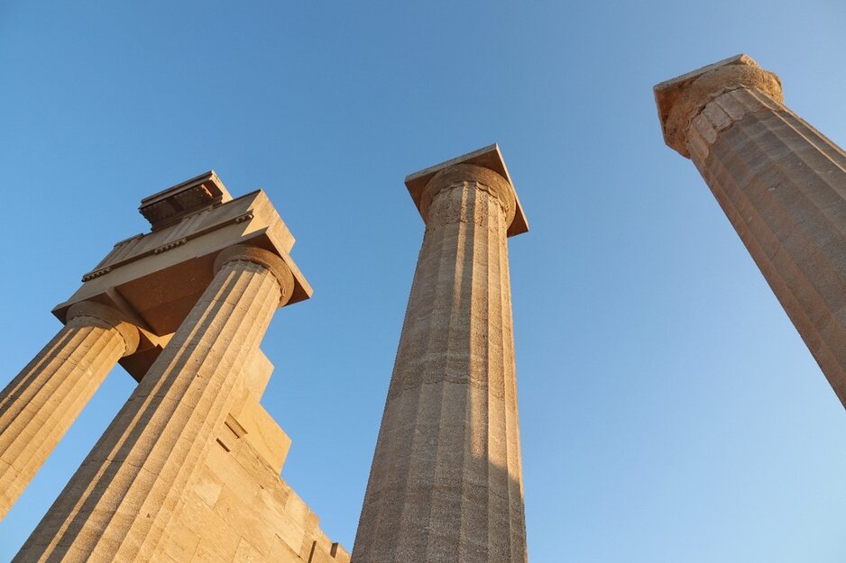 Säulen auf der Akropolis von Lindos | © Linz Airport