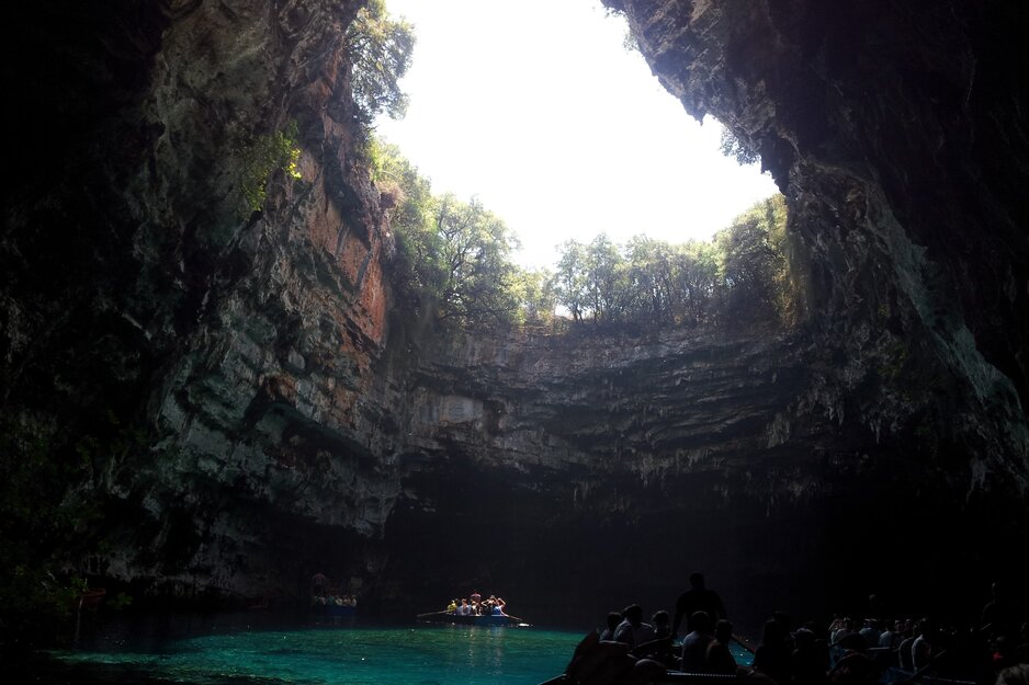 Melissani-See, Tropfsteinhöhle mit unterirdischem See | © Unsplash Branko Besevic