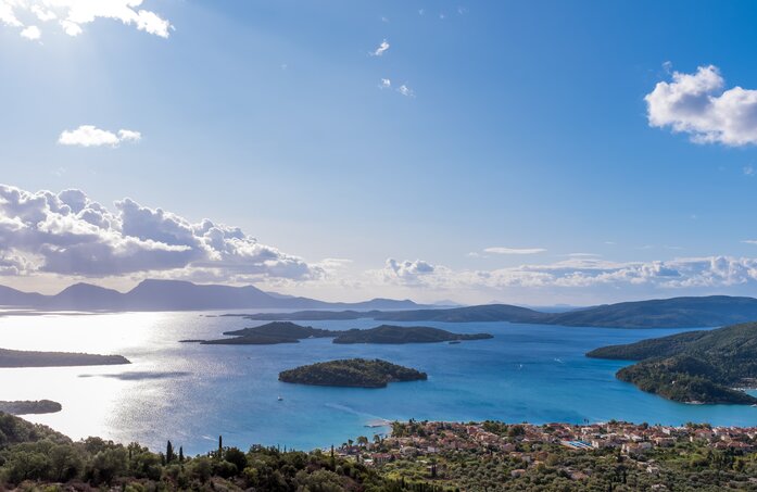 Blick auf die vorgelagerten Inseln in der Bucht von Nidri | © Envato