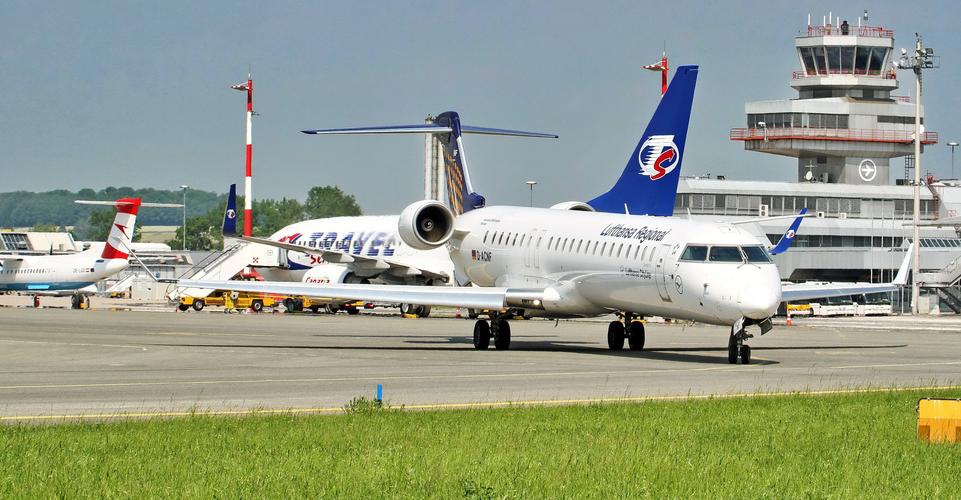 Vorfeld mit Flugzeugen | © Flughafen Linz