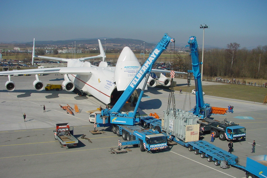 Beladung_Antonov_225-1