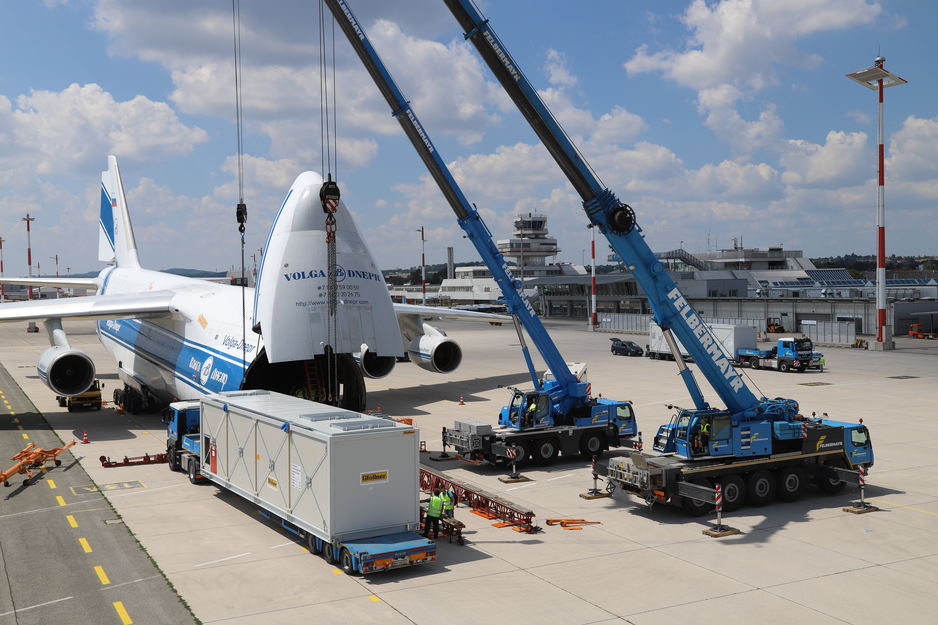 Beladung AN225 | © Flughafen Linz